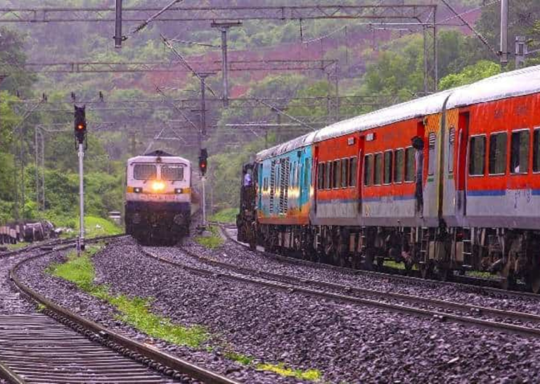 भारतीय रेल : देश का सबसे बड़ा रेलवे स्टेशन जिसमें 23 प्लेटफॉर्म 26 रेलवे लाइन
