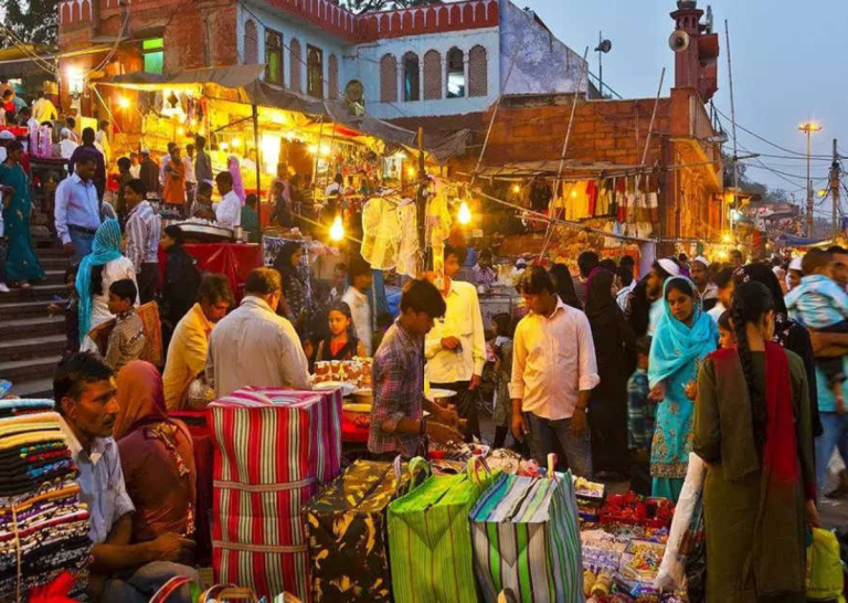 आप दिल्ली के ऐसे मार्केट, जहां आप ₹50 में सामान खरीद सकते हैं…! जो कि पूरे रात भर खुले रहते हैं?