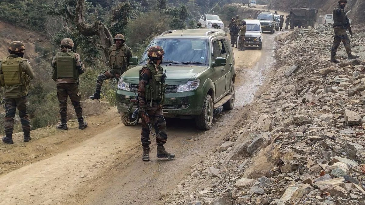 पुंछ और राजौरी में मोबाइल इंटरनेट बंद, आतंकियों को पकड़ने के लिए जारी है सर्च ऑपरेशन