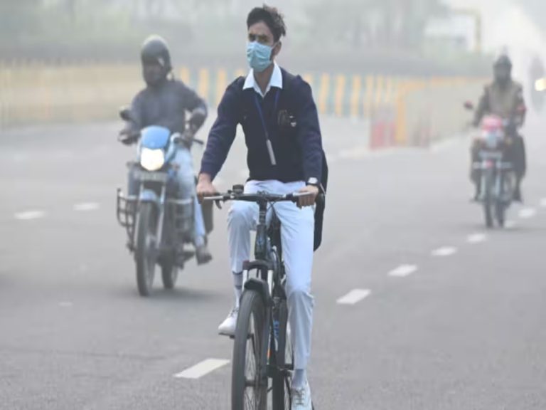 दिल्ली एनसीआर में जारी है प्रदूषण की मार, स्कूल ऑनलाइन करने की तैयारी में सरकार