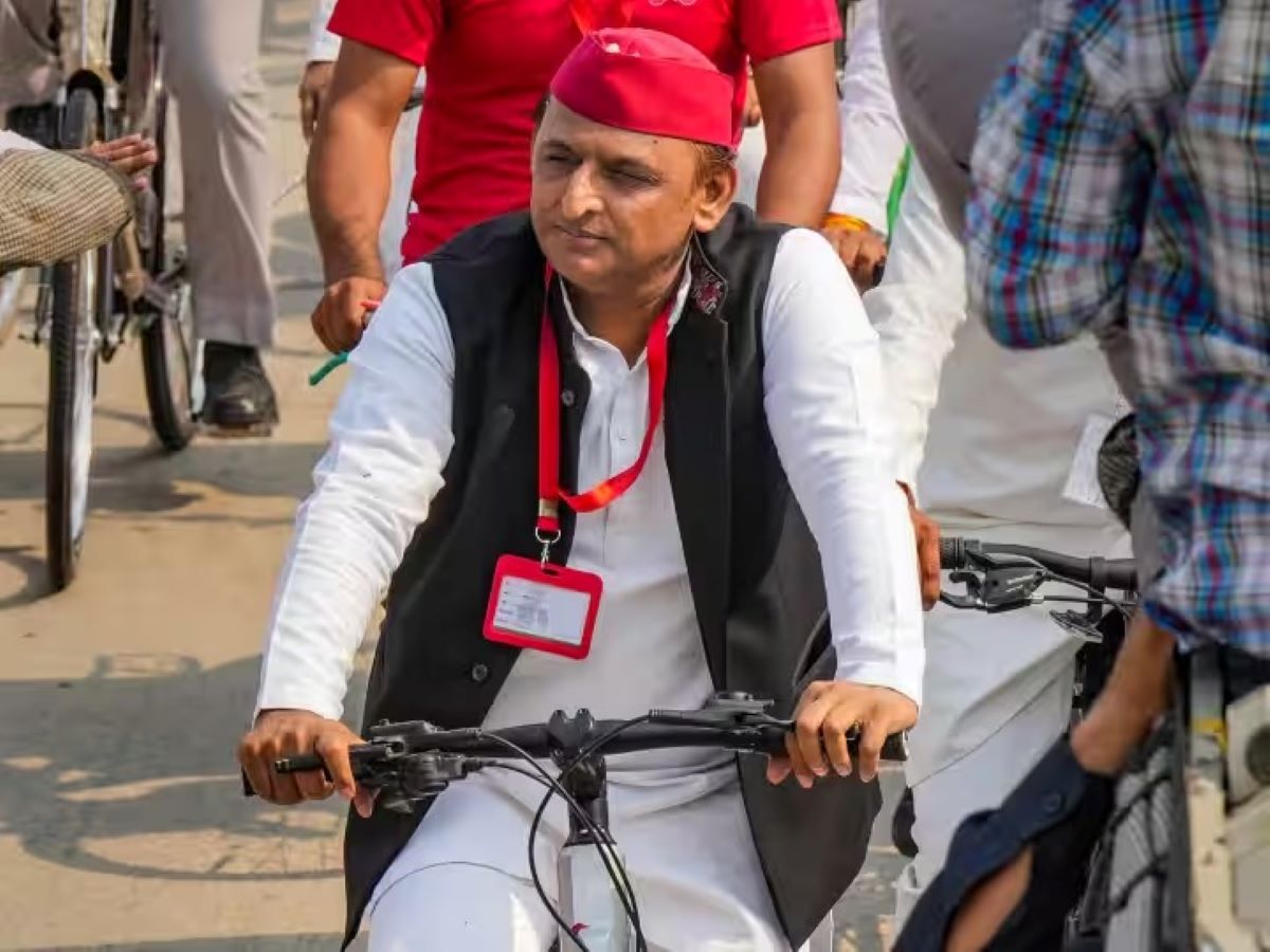 Year Ender 2023: अखिलेश के सिर सपा का ताज, अब चाचा रामगोपाल के साथ शिवपाल यादव का भी विश्वास, नई राह पर पार्टी