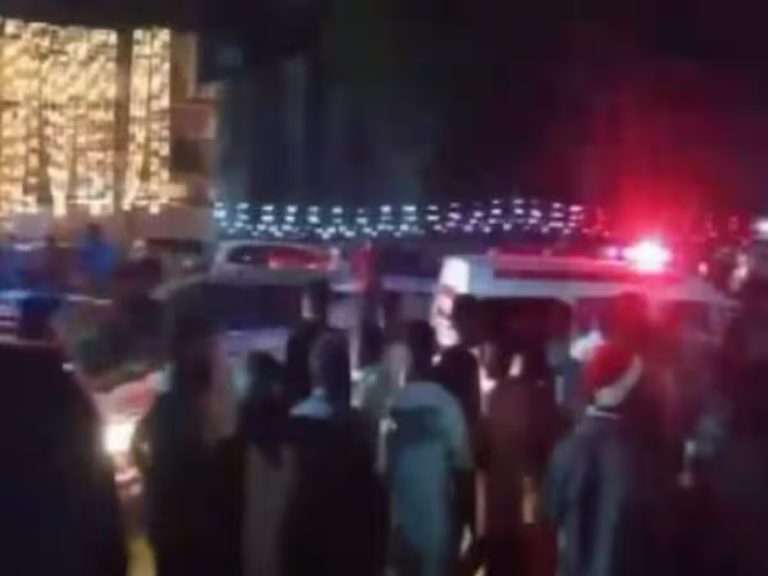 क्रिसमस मनाने के दौरान हादसा, केरल में ढह गया पुल, कई घायल
