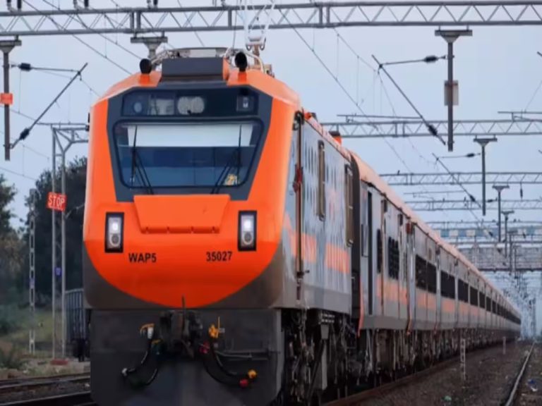 Amrit Bharat Train Launch Date: नई अमृत भारत एक्सप्रेस में AC में भी कर सकेंगे सफर, अश्विनी वैष्णव ने दिया बड़ा अपडेट