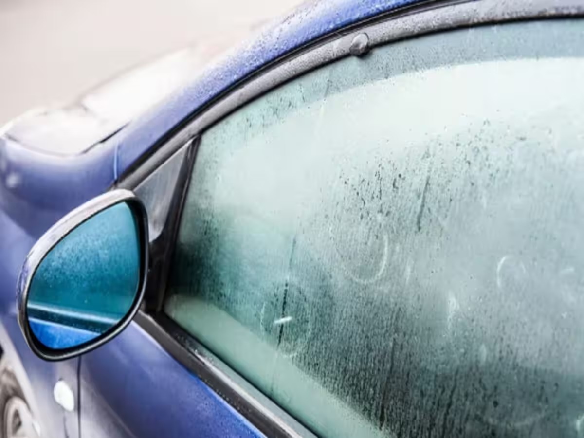 सर्दी के दिनों में कार की विंडशील्ड पर इस वजह से जमती है भाप, इन 3 तरीकों से अपने आप ही हट जाएगी
