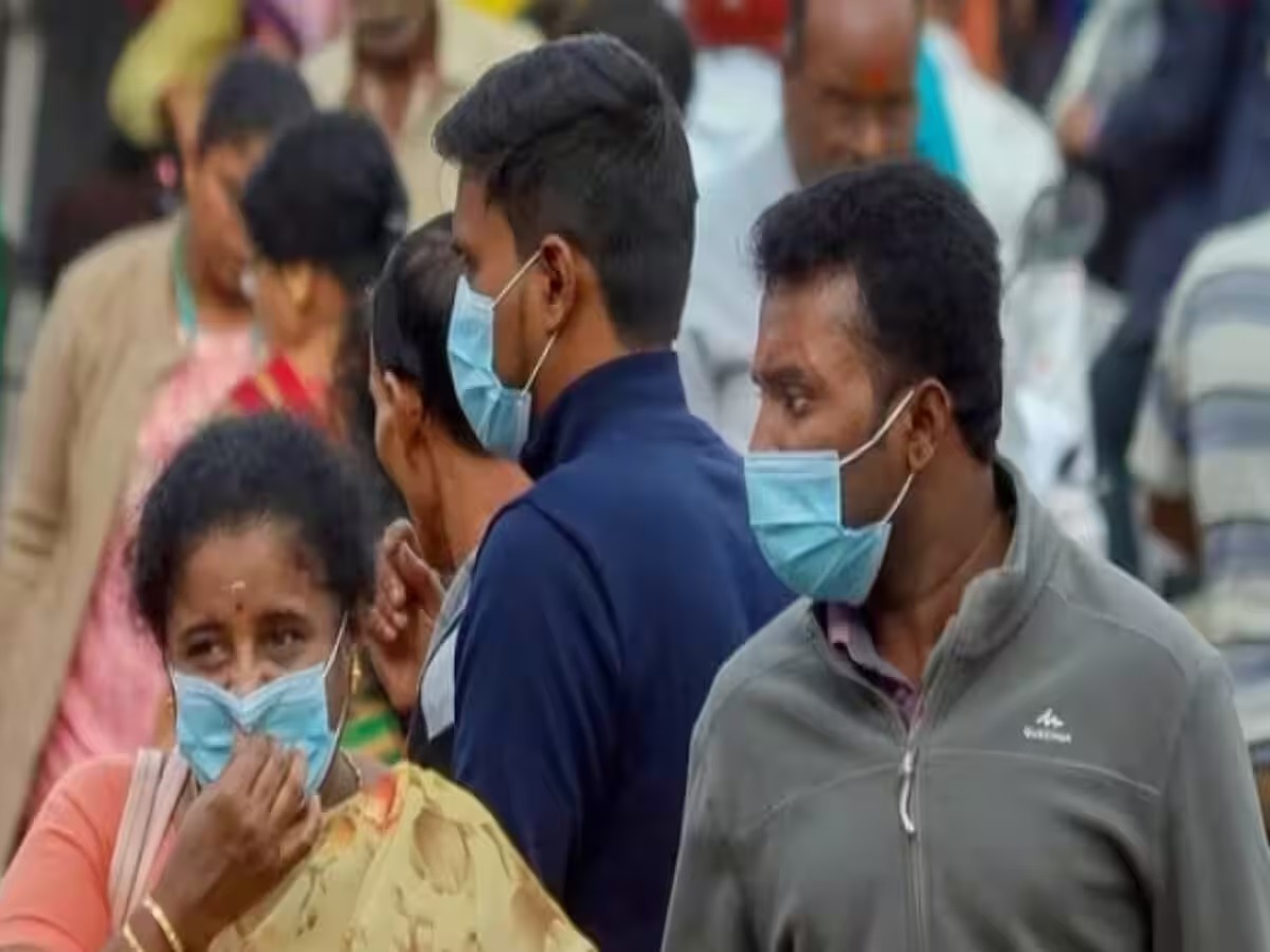 Coronavirus: ठंड में फिर लौटा कोरोना, दिल्ली में JN.1 वैरिएंट का पहला केस मिलने से हड़कंप; क्या हैं लक्षण?