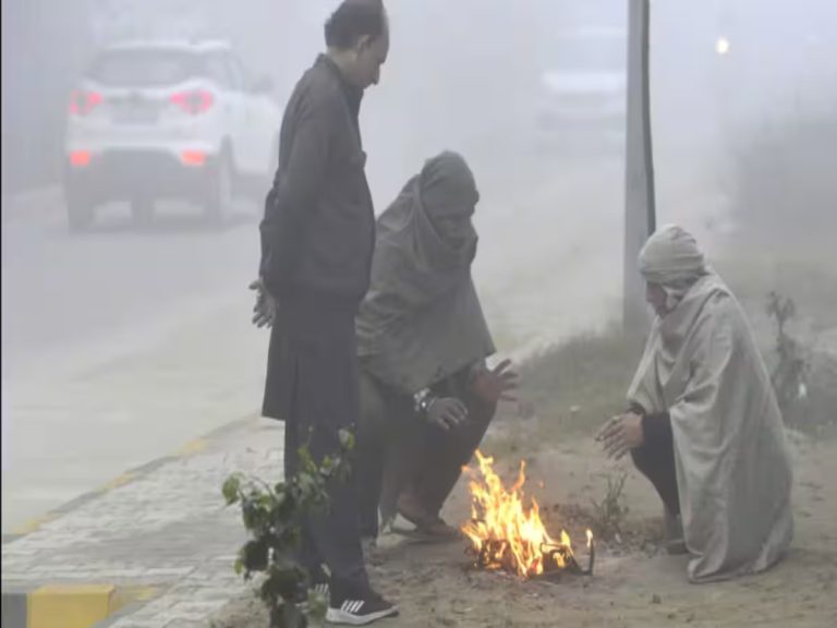 7 राज्यों में बारिश का अलर्ट, शीतलहर की चपेट में पूरा उत्तर भारत; जानें कब मिलेगी राहत