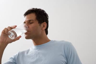 अगर आप पानी नहीं पीते है तो जान लीजिए शरीर में पानी की मात्रा कितनी होनी चाहिए