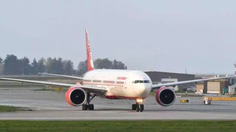 एयर इंडिया फ्लाइट की इमरजेंसी लैंडिंग, इंजन में आग लगने का मिला सिग्नल