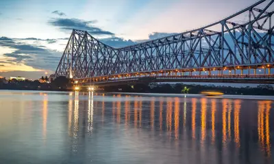 जापान ने कोलकाता पर गिराए थे बम, जानें क्या है इस पुल का इतिहास और खासियत