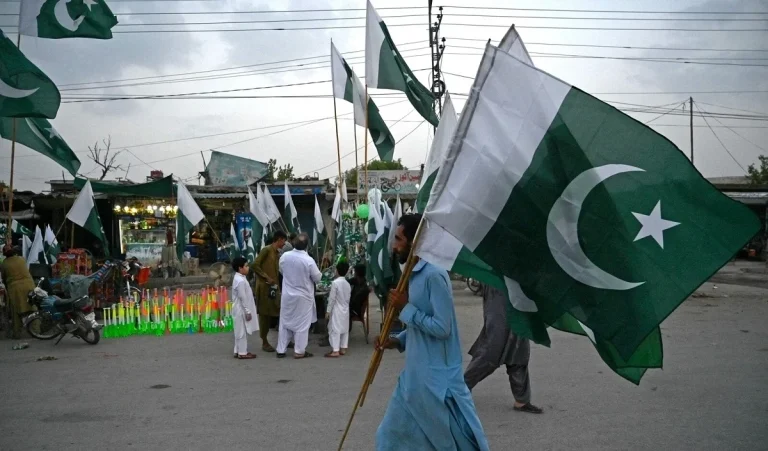 Pakistan चुनाव आयोग ने बढ़ाया नामांकन दाखिल करने का समय, जानें क्या है वजह