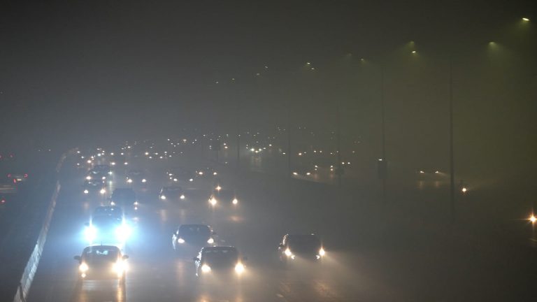 उत्तर भारत में कोहरे का कहर, पहलगाम सबसे ठंडा, दिल्ली-NCR में आज भी छाई रहेगी धुंध