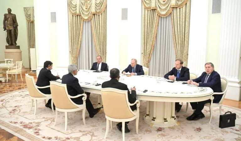 रूसी राष्ट्रपति पुतिन से मिले विदेश मंत्री एस जयशंकर, PM मोदी को मिला रूस आने का न्योता