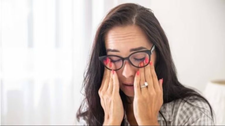 Eye Care Tips: 40 के बाद नहीं पड़ेगी चश्मा लगाने की जरूरत, इस तरह से रखें आंखों का ख्याल