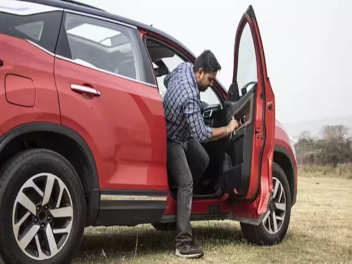 भाड़ में जाएं दूसरी SUV! हाई डिमांड के चलते 10 सप्ताह पहुंचा इसका वेटिंग पीरियड, फिर भी लोगों को यही चाहिए