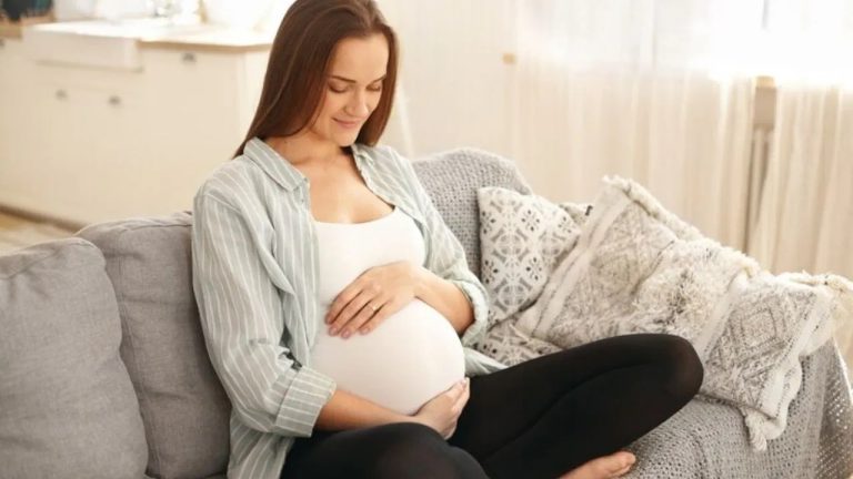 Pregnancy Tips: प्रेग्नेंसी में बार-बार हो रही है उल्टी? ये तीन नुस्खे हैं रामबाण, ऐसे करें फॉलो