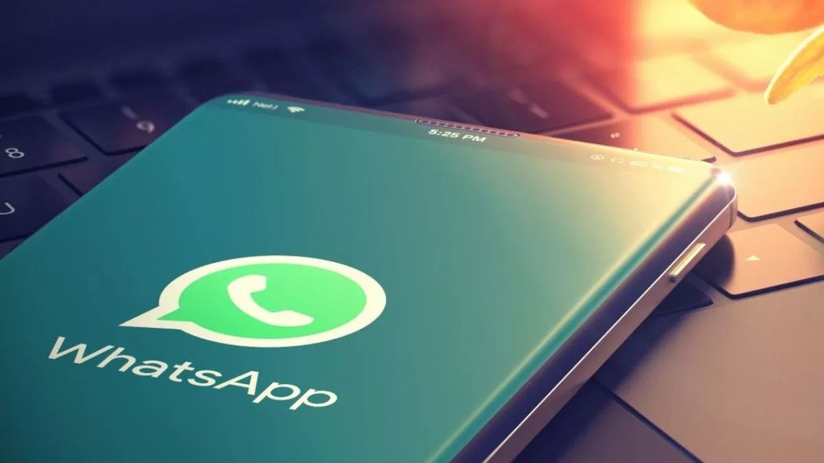 WhatsApp में इन यूजर्स के लिए आया नया फीचर, ऐप का बदल सकते हैं कलर, जानें डिटेल्स