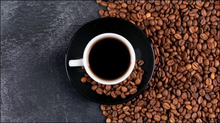 डिप्रेशन को दूर भगाने में मदद करती है ब्लैक कॉफी, जानिए रोज पीने के फायदे