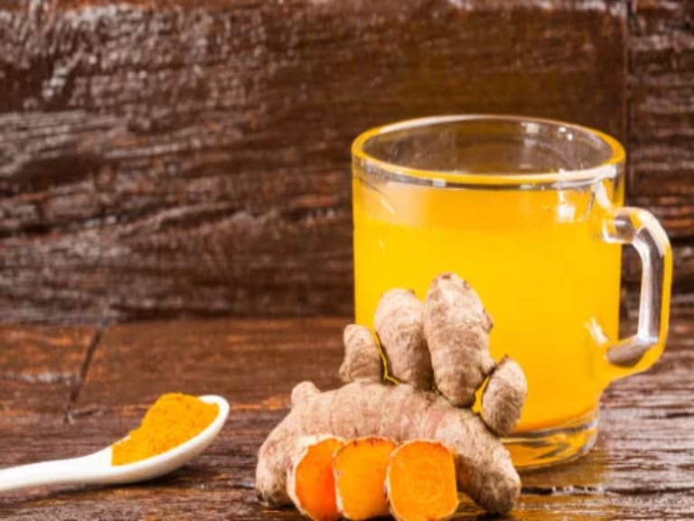 Turmeric Water: हल्दी पानी बदल देगी काया, जानें इसे पीने का सही तरीका