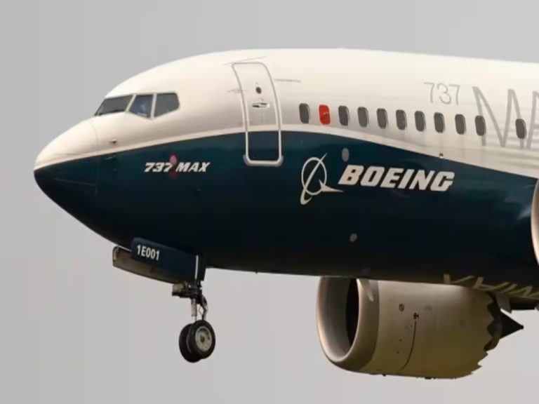 Boeing के विमान फिर सवालों के घेरे में, 3 दिन के अंदर दूसरी बार आई समस्या, शेयर धड़ाम