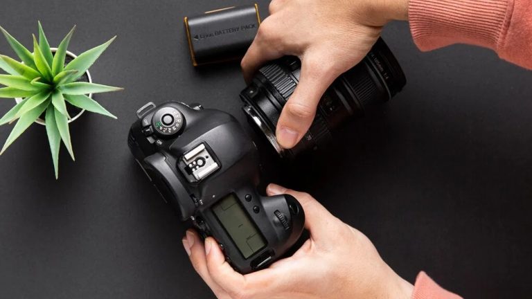 DSLR vs Mirrorless Camera: आपके लिए कौन-सा है बेहतर, पढ़िए पूरी डिटेल