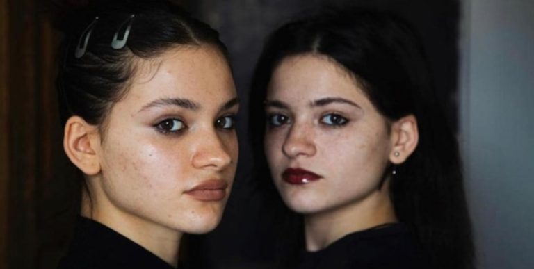 जन्म के वक्त अलग हो गई थीं जुड़वां बहनें, 19 साल बाद टिकटॉक ने मिलाया