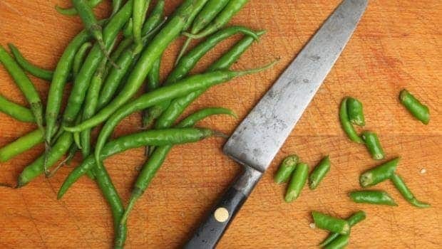 Green Chilli Benefits: हरी मिर्च से डरिए मत! हिसाब से खाने पर मिलेंगे गज़ब के फायदे