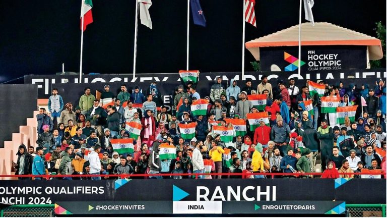 Hockey: हॉकी प्रेमियों ने बढ़ाया भारतीय महिला हॉकी टीम का जोश, हर पेनाल्टी कॉर्नर पर गूंज उठा स्टेडियम