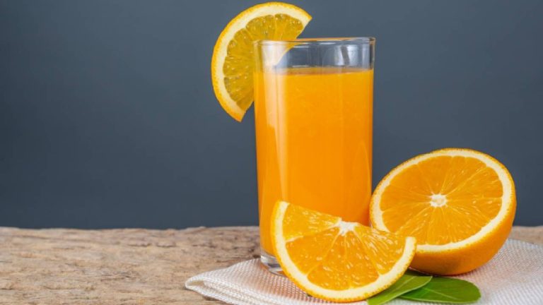 क्या डायबिटीज वालों को संतरे का जूस पीना चाहिए या नहीं, एक्सपर्ट से जानें