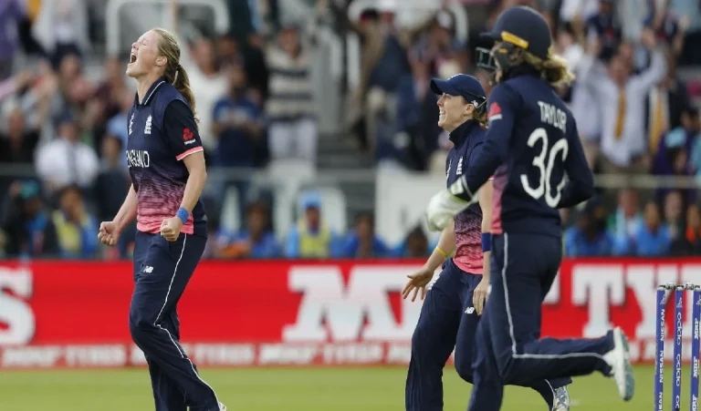 ECB ने इंग्लैंड महिला क्रिकेटर्स के सामने रखी ये शर्त, WPL 2024 से जुड़ा है मामला