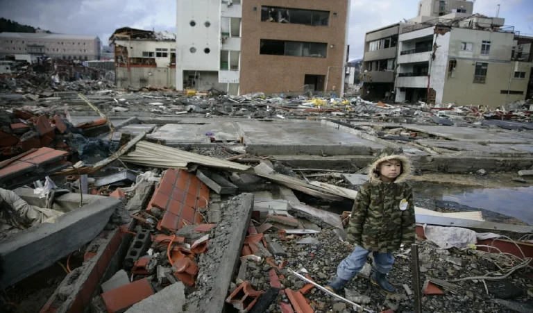 Japan: सिलसिलेवार भूकंप में कम से कम आठ लोगों की मौत, कई इमारतें ढहीं