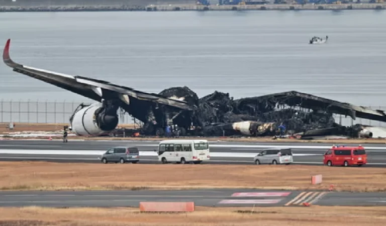 जापान के विमान से 379 यात्रियों को 2 मिनट में निकाला गया, ‘खून से लिखे’ सुरक्षा नियमों ने बचाई लोगों की जान?
