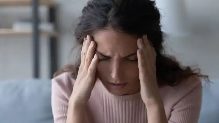 Migraine: माइग्रेन क्या है: जानें कारण, लक्षण, और उपाय