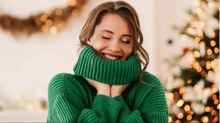 Fashion Tips: बेसिक से स्वेटर में दिखना चाहती हैं फैशनेबल? तो इन 5 तरीकों से करें स्टाइल