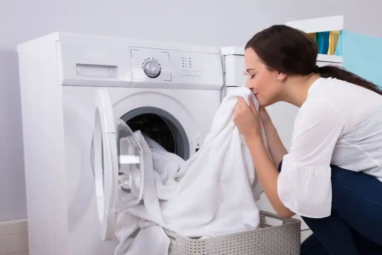 वाशिंग मशीन में डाल दें ये पेन किलर, नए जैसे चमकेंगे कपड़े, भूल जाएंगे साबुन!