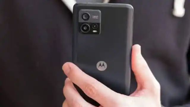 Motorola और इनफिनिक्स ने दिया तगड़ा गिफ्ट, अब हर किसी हाथ में होगा 108MP कैमरे वाला फोन