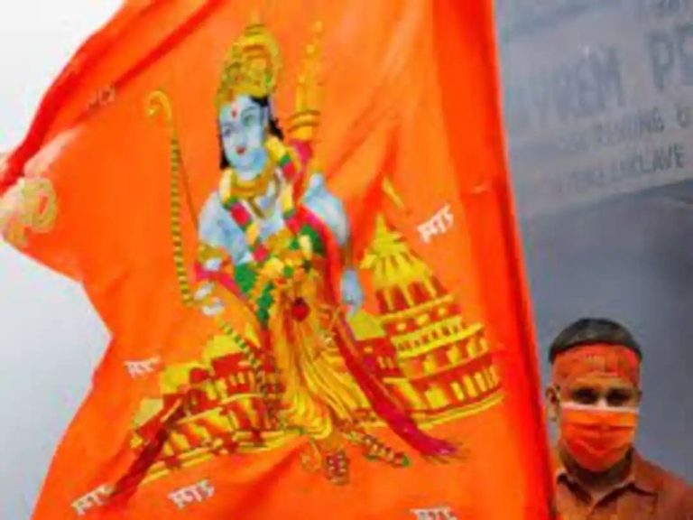 Ram Mandir Ayodhya: घर पर लगा रहे हैं राम मंदिर का ध्वज, तो जान लें ये वास्तु नियम, हर दुख-कष्ट का होगा नाश