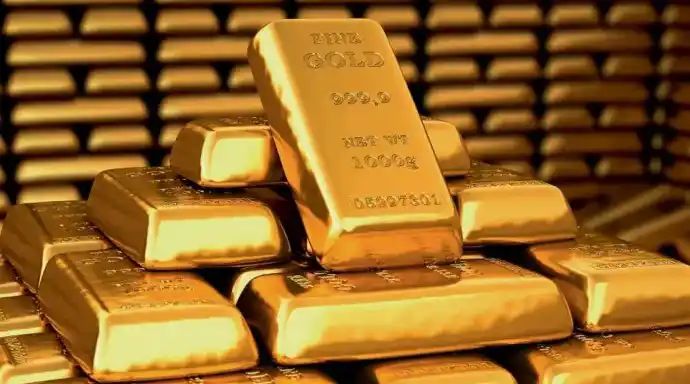 सर्राफा बाजार में कमजोर हुआ सोना, चांदी में कोई बदलाव नहीं