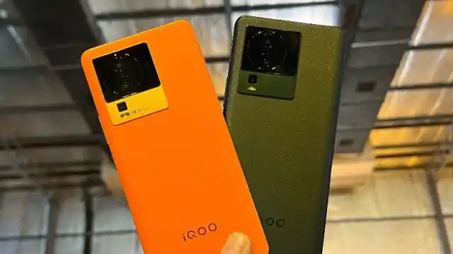 iQoo ने सबको चौंकाया: 4,000 रुपये कम की 12GB रैम और 20 मिनट में 100% चार्ज होने वाले इस फोन की कीमत