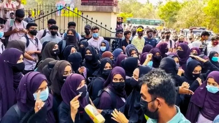 राजस्थान: स्कूल में हिजाब पहनने पर मंत्री ने कह दी एक्शन की बात, बवाल और बढ़ेगा?