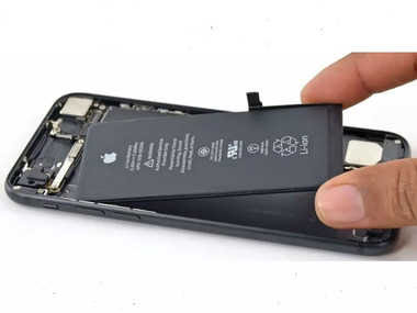 iPhone, OnePlus फेल! एक बार चार्ज करने पर 50 साल तक चलेगी स्मार्टफोन की बैटरी