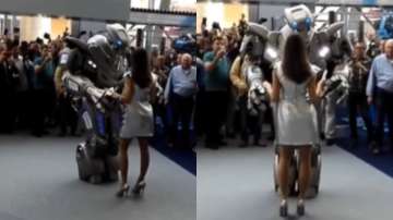 “क्या जमाना आ गया है भई”, रोबोट के साथ डांस करती हुई लड़की को देख लोगों का दिमाग चकराया
