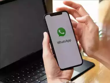 नए साल में WhatsApp ने यूजर्स को दिया झटका, फोटो और वीडियो सेव करने के लिए देने होंगे एक्स्ट्रा पैसे