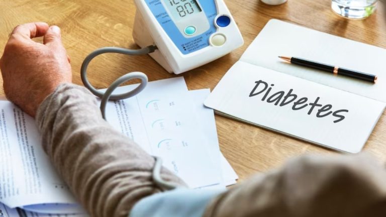 Diabetes: पेट की बढ़ी चर्बी कैसे बन सकती है डायबिटीज का कारण? एक्सपर्ट से जानिए