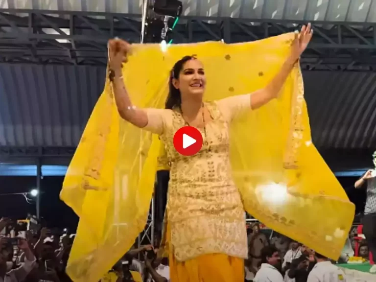 स्टेज पर सैकड़ों की भीड़ में Sapna Chaudhary ने लगाए ठुमके, पीले सूट में किया डांस