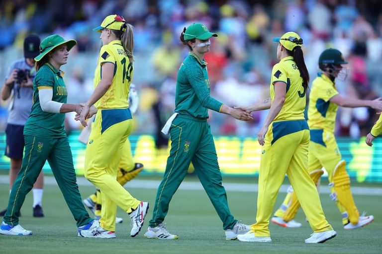 ऑस्ट्रेलिया के गेंदबाजों के सामने दक्षिण अफ्रीका मामूली स्कोर पर ढेर, बड़ी हार का करना पड़ा सामना