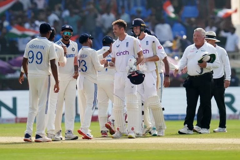 भारत के खिलाफ हार के बावजूद मेहमान इंग्लैंड ने बनाया बड़ा रिकॉर्ड, मुकाबले की चौथी पारी में 300 के करीब का स्कोर बनाकर हासिल की बड़ी उपलब्धि