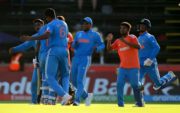 भारत ने वर्ल्ड कप के फाइनल में लगातार पांचवीं बार बनाई जगह, सेमीफाइनल में दक्षिण अफ्रीका को रोमांचक अंदाज में हराया