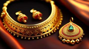 सोना-चांदी खरीदना हो गया सस्ता, दिल्ली में प्रति 10 ग्राम 24 कैरेट Gold की जान लें कीमत
