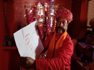 बेहद चमत्कारी है ये मंदिर, मन में सवाल लेकर आते हैं लोग, कागज पर लिखकर जवाब देते हैं हनुमान!