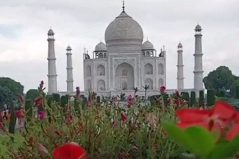 ताजमहल को लेकर कोर्ट में वाद दायर, याचिका में की गई ये खास मांग